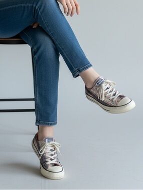 Converse Sneakers Men’s size 3 Women’s size 5
